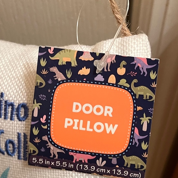 NWT "DINO TOOTH COLLECTION" Pillow Door Hanger, 5.5" x 5.5" - Picture 4 of 5